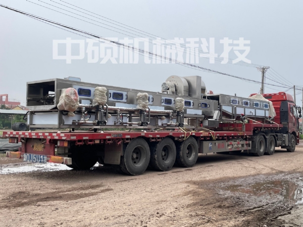 丹尼斯自動(dòng)蒸盤(pán)清洗機(jī)自動(dòng)清洗噴油摞疊